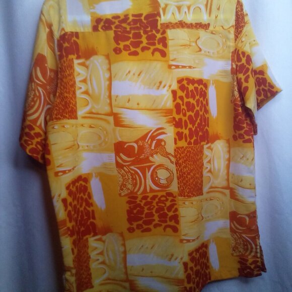 New Gear Shirt L Women Short Sleeve Button Up Animal Print Orange Yellow - Picture 6 of 16